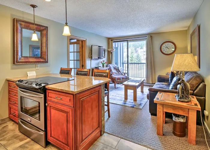 Ski-in/ski-out W/ Balcony! Holiday home