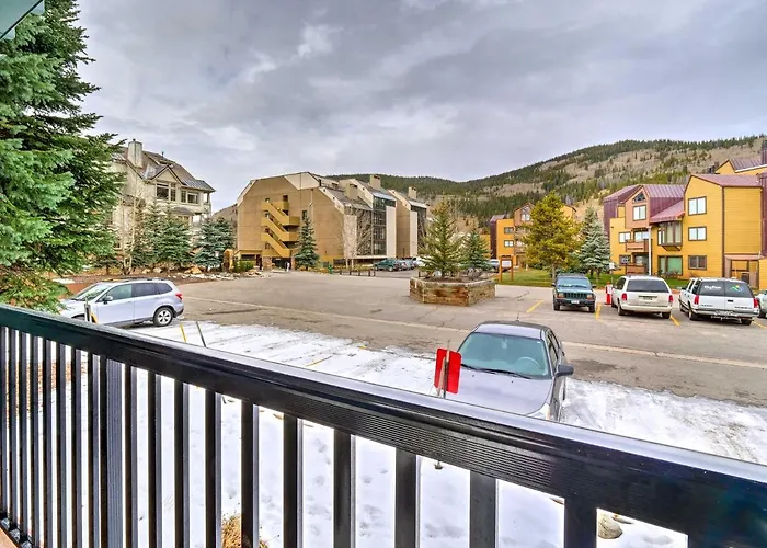 Ski-in/ski-out W/ Balcony! Holiday home