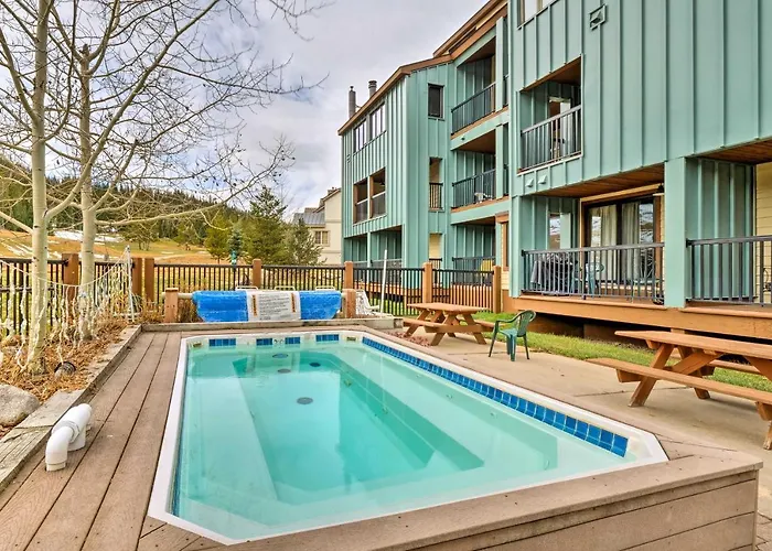 Ski-in/ski-out W/ Balcony! Holiday home *